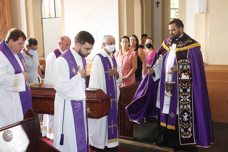 Dom José Geraldo da Cruz é sepultado na Catedral de Leopoldina