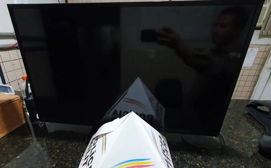 Ladrão furta televisão e é preso em seguida pela PM de Leopoldina