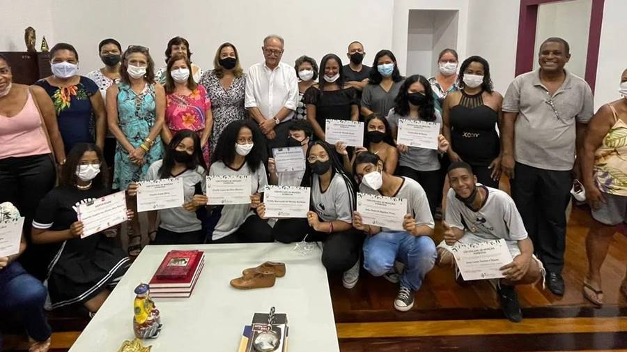 Alunos de escolas municipais de Leopoldina comemoram aprovações no CEFET