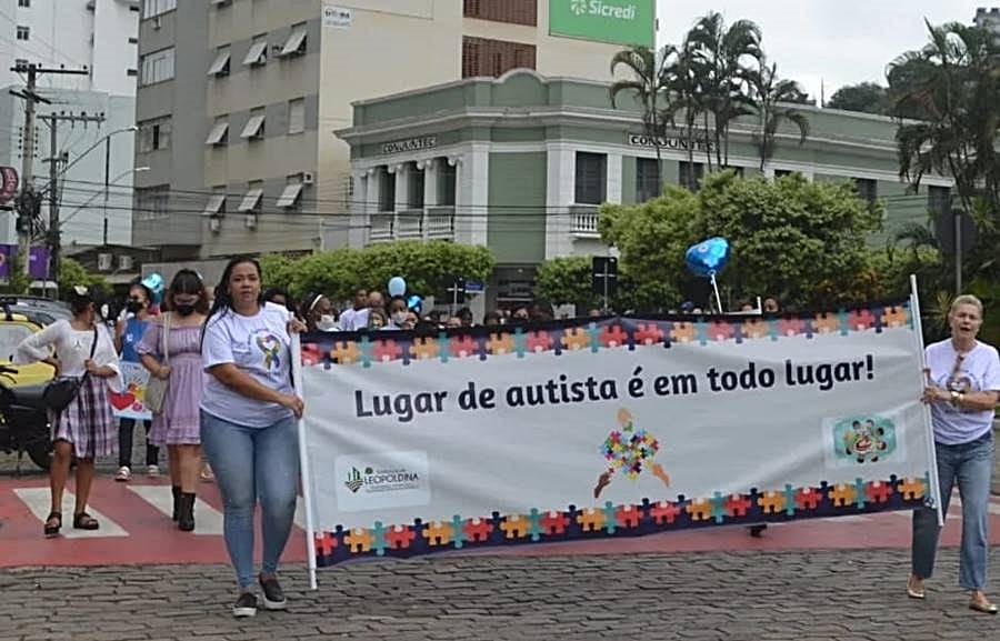 Dia Mundial de Conscientização sobre o Autismo é celebrado com caminhada em Leopoldina