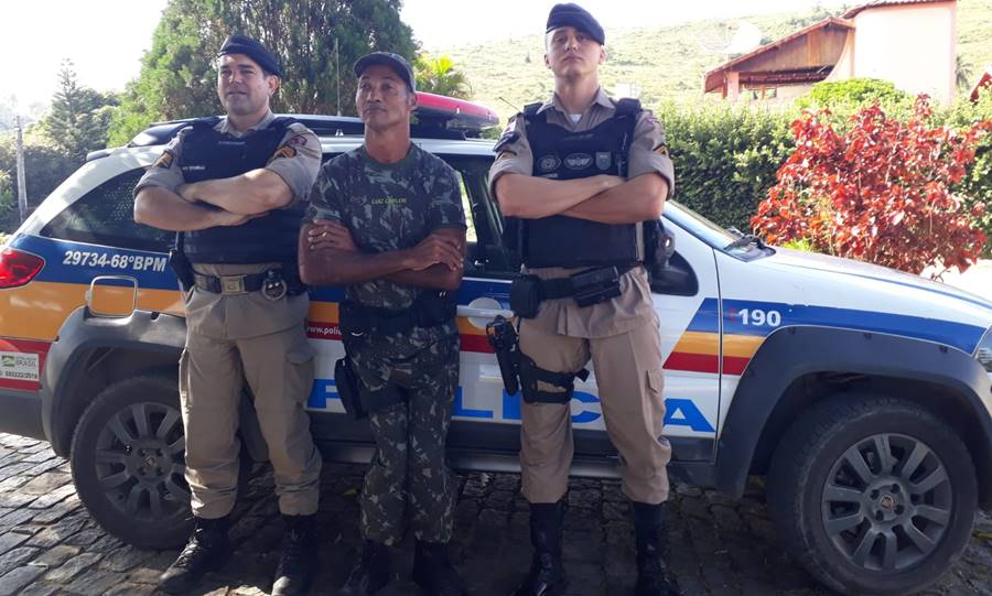 Aniversariante admirador da PM é surpreendido com visita de militares em Leopoldina