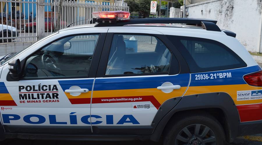 Polícia Militar de Leopoldina prende suspeito de furto e homem com mandado de prisão em aberto