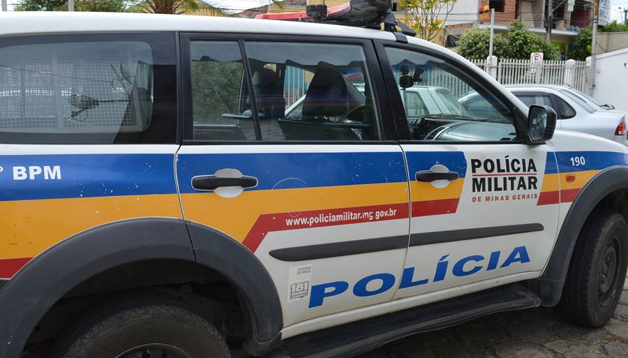 Filho mata pai a facadas em Recreio