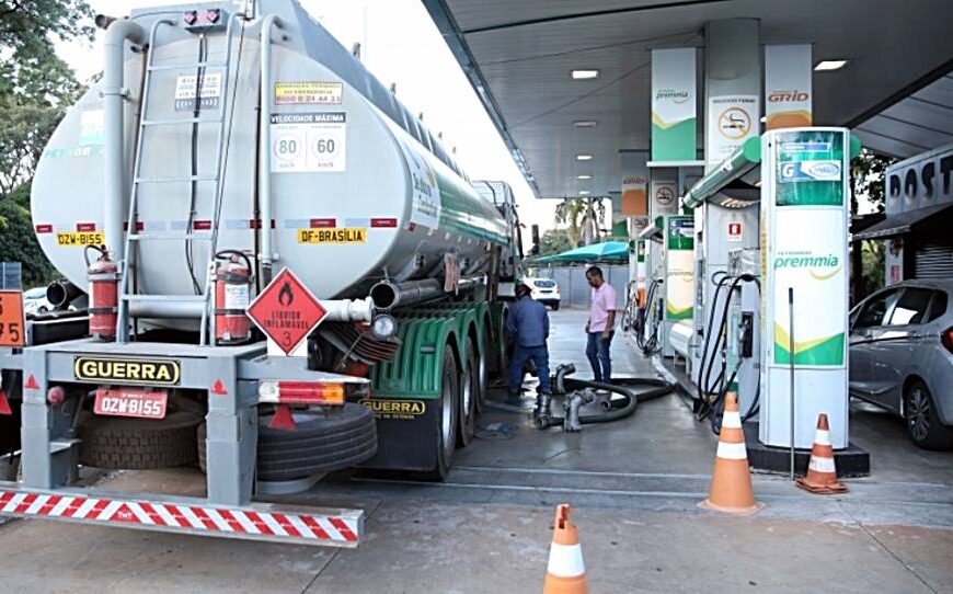 Petrobras anuncia redução de R$ 0,17 no litro do diesel nas distribuidoras