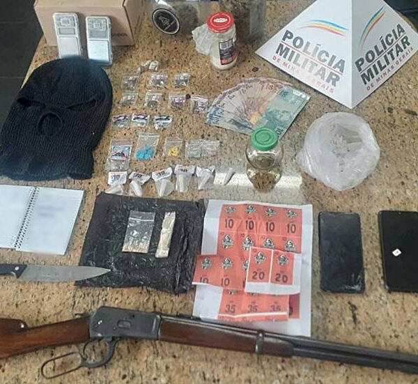 Polícia Militar prende suspeito e apreende drogas e espingarda em Leopoldina