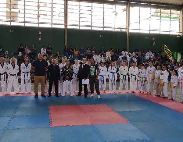Competição de Taekwondo em Leopoldina reúne 135 atletas de quatro estados