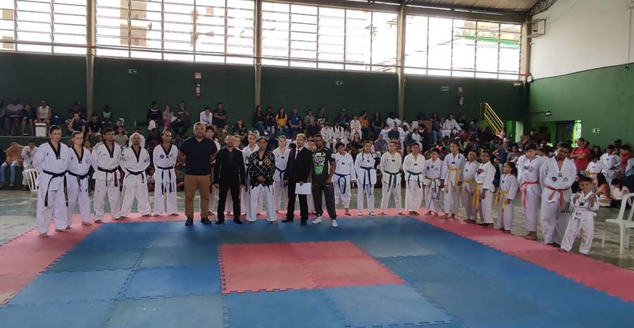 Competição de Taekwondo em Leopoldina reúne 135 atletas de quatro estados
