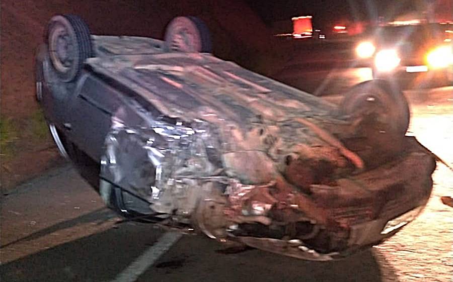 Motorista embriagado bate com carro em caminhão e é preso na MGC-393 em Pirapetinga