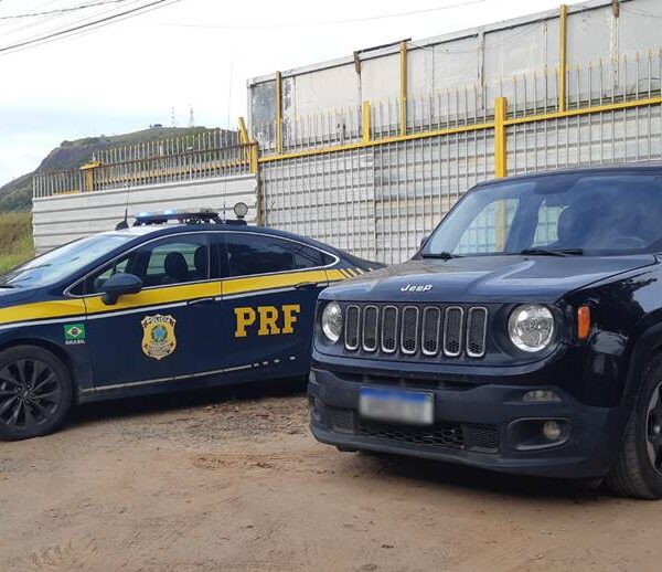 PRF de Leopoldina recupera veículo roubado no Rio de Janeiro