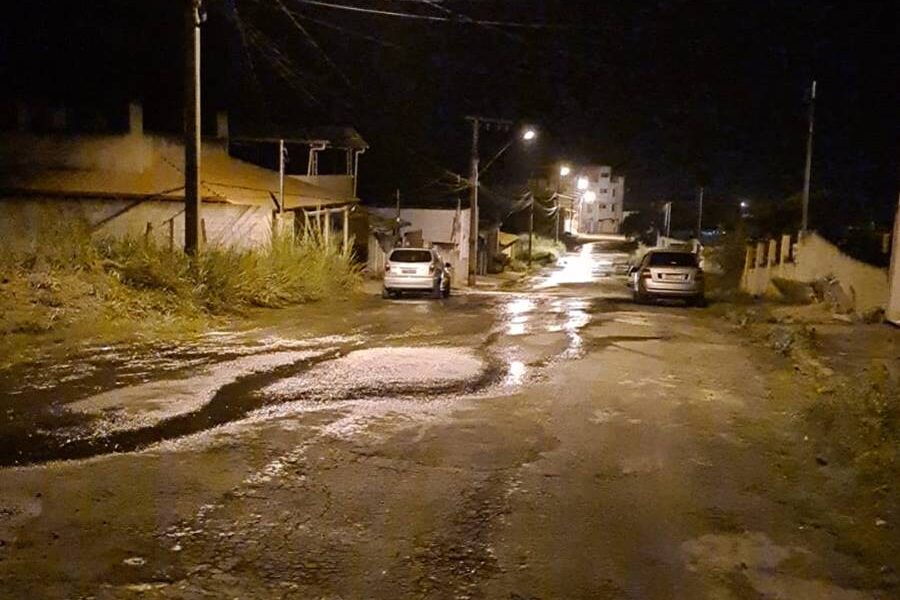 Internauta alerta para desperdício de água da Copasa no Jardim Bela Vista em Leopoldina