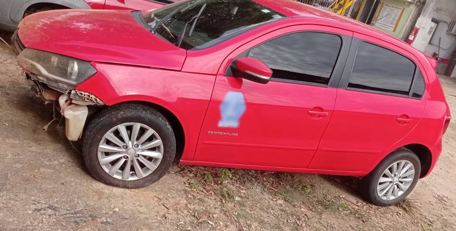 Carro roubado em Muriaé é recuperado após perseguição e acidente entre Leopoldina e Cataguases