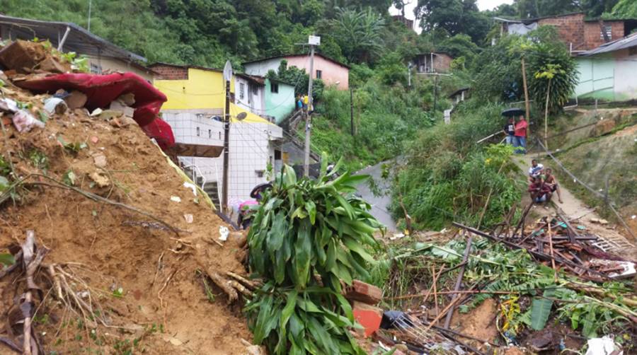 Bombeiros de Minas vão ajudar no trabalho de buscas e salvamento em Recife