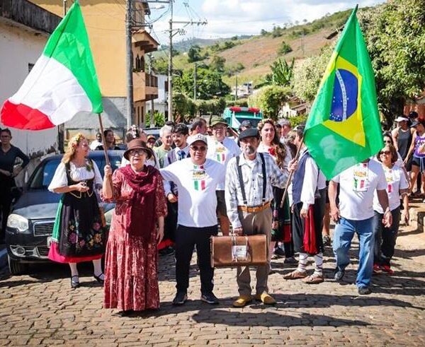 Tradições folclóricas italianas movimentam distrito de Tebas