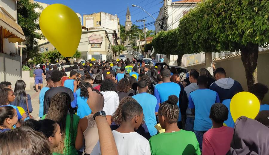 Prefeitura de Leopoldina realiza passeata no Dia Nacional de Combate ao Abuso e à Exploração Sexual Infantil