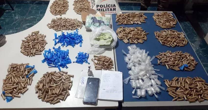 PM apreende mais de 1.200 pinos de cocaína e 2 kg de crack em Além Paraíba
