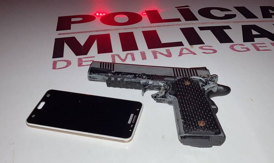 Homem rouba táxi e é preso pela PM após perseguição em Leopoldina