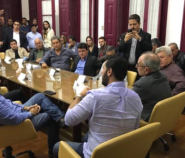 Secretário de Estado visita Leopoldina para discutir demandas com lideranças da região