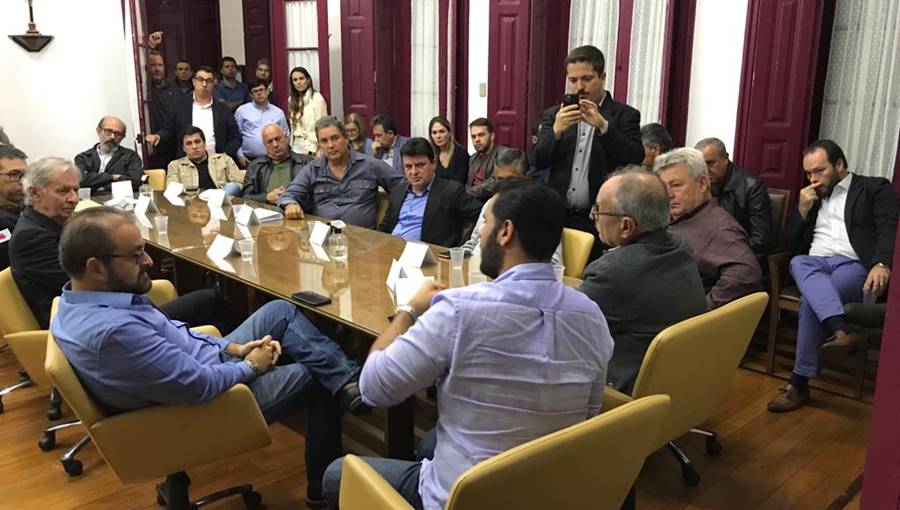 Secretário de Estado visita Leopoldina para discutir demandas com lideranças da região