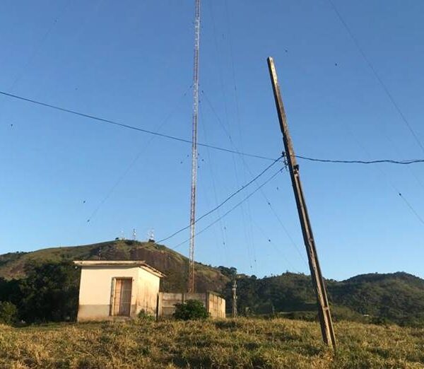 Rádio Jornal de Leopoldina fica fora do ar após furto de cabos em seu parque transmissor