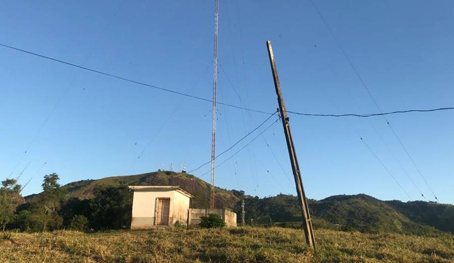 Rádio Jornal de Leopoldina fica fora do ar após furto de cabos em seu parque transmissor