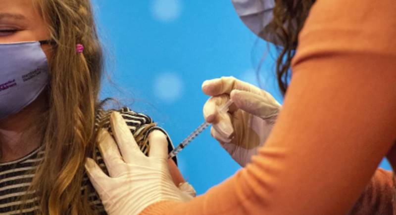 Leopoldina inicia aplicação de 3ª dose da vacina contra Covid para adolescentes entre 12 e 17 anos