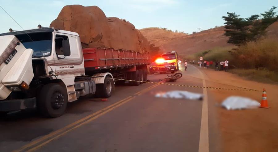 Casal morre em acidente de moto na BR-267 em Guarará
