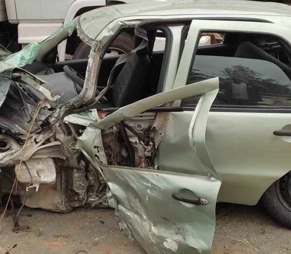 Batida entre carros deixa um ferido na BR-116 em Além Paraíba