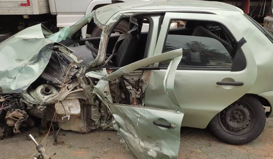 Batida entre carros deixa um ferido na BR-116 em Além Paraíba