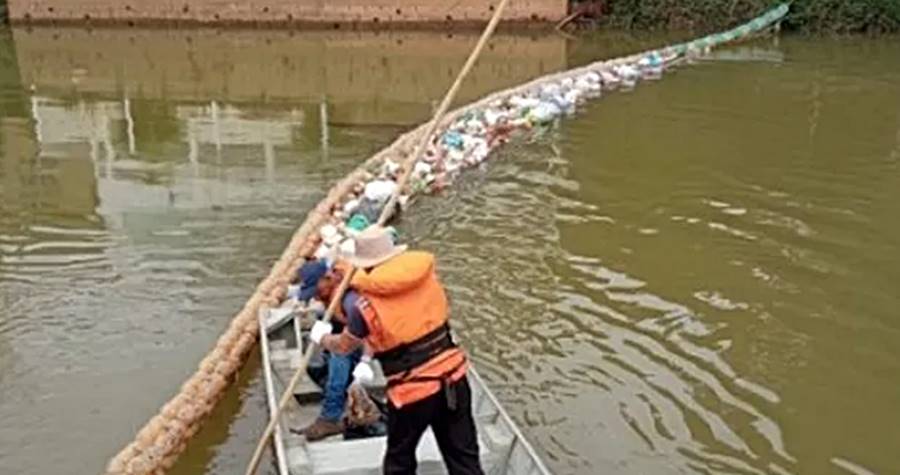 Mais de 250 kg de lixo são retirados de rio em Carangola