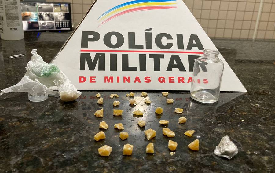 PM apreende 30 pedras de crack durante abordagem no Bela Vista