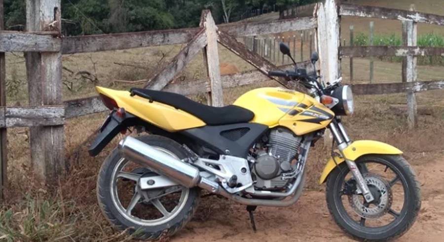 Moto furtada em Leopoldina é recuperada pela PM em São João Nepomuceno