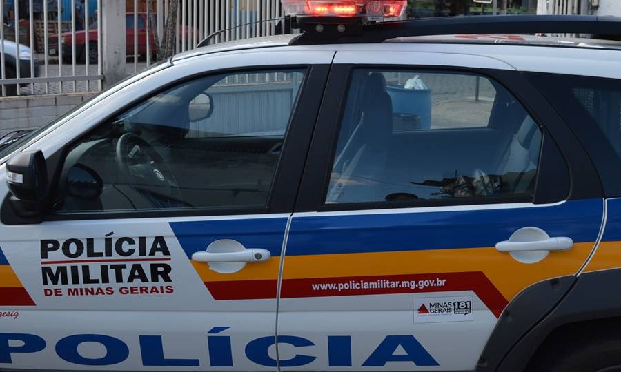 Homem embriagado vai em loja pedir esmola e furta dinheiro do caixa no Centro de Leopoldina