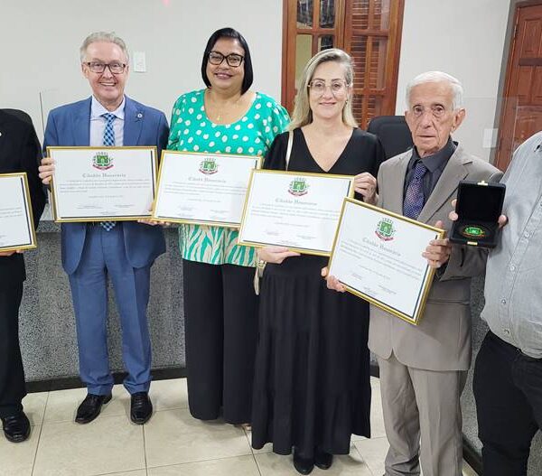 Legislativo leopoldinense promove entrega de medalha e títulos
