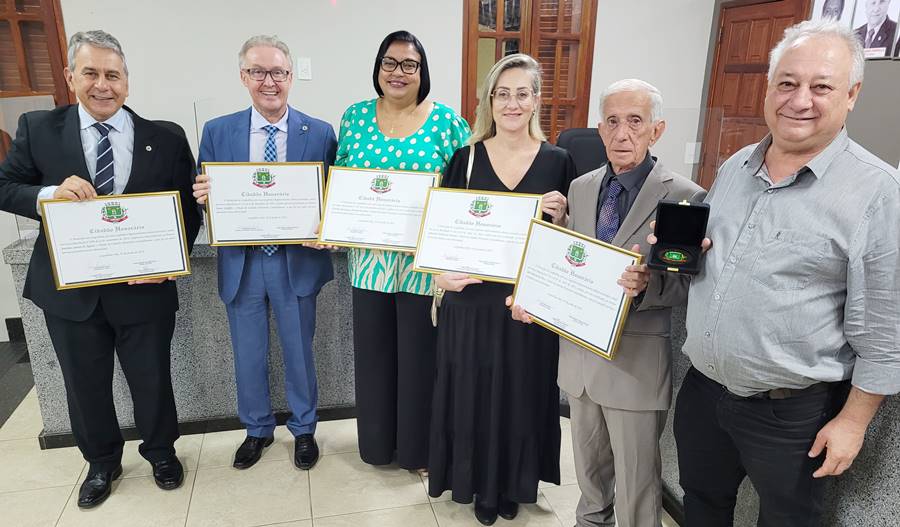 Legislativo leopoldinense promove entrega de medalha e títulos