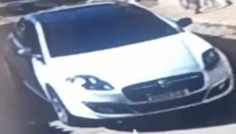 Homem sai pelado de carro e corre atrás de crianças em distrito de Leopoldina