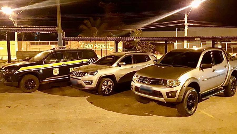 Dois veículos roubados no Rio de Janeiro são recuperados pela PRF em Muriaé