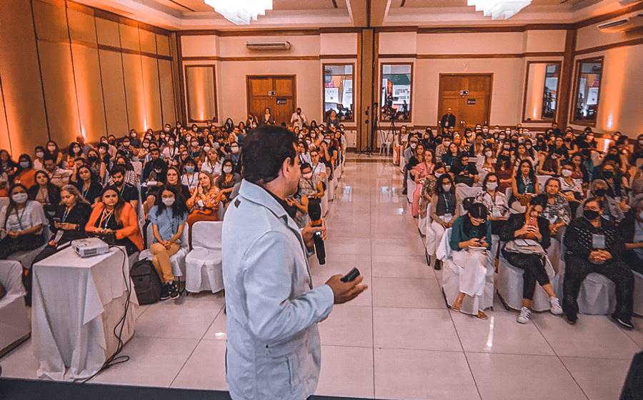 Médico muriaeense Dr. Cláudio Ambrósio palestra em Congresso Internacional de Envelhecimento Humano