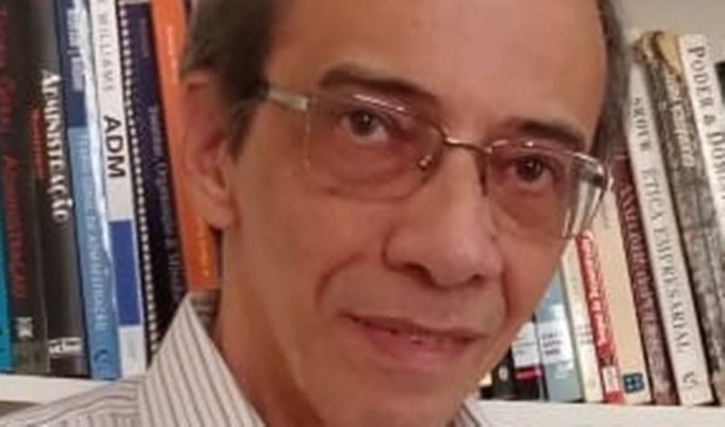 Luiz Roberto Pereira lança seu Livro de poemas em Leopoldina durante Expoleo 2022