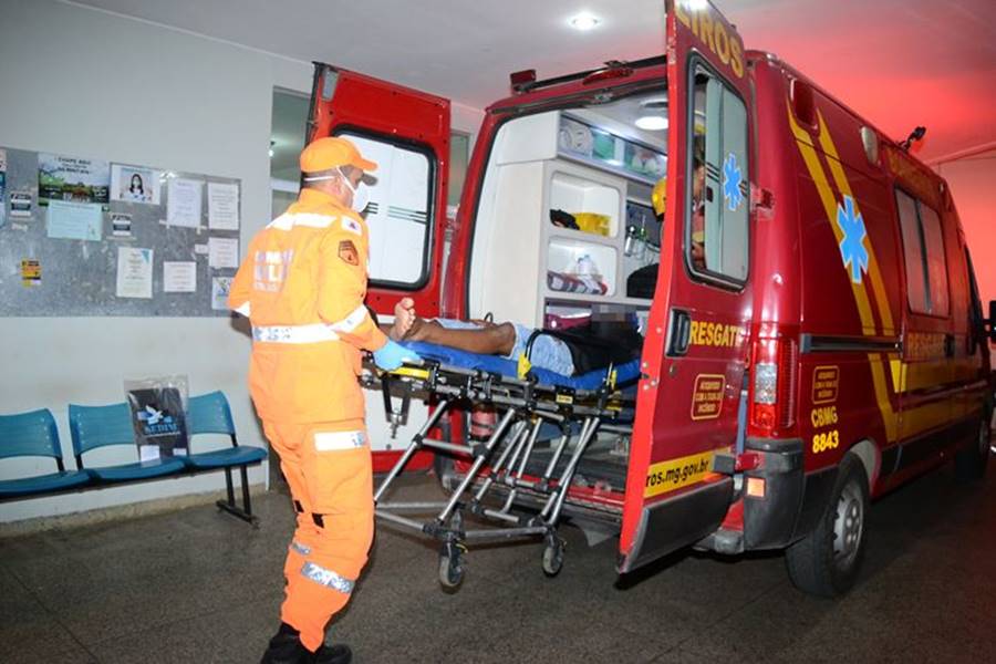 Homem é esfaqueado por companheira em Bairro de Muriaé