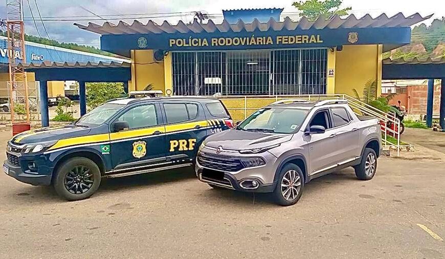 Caminhonete roubada é apreendida pela PRF e casal é detido em Muriaé