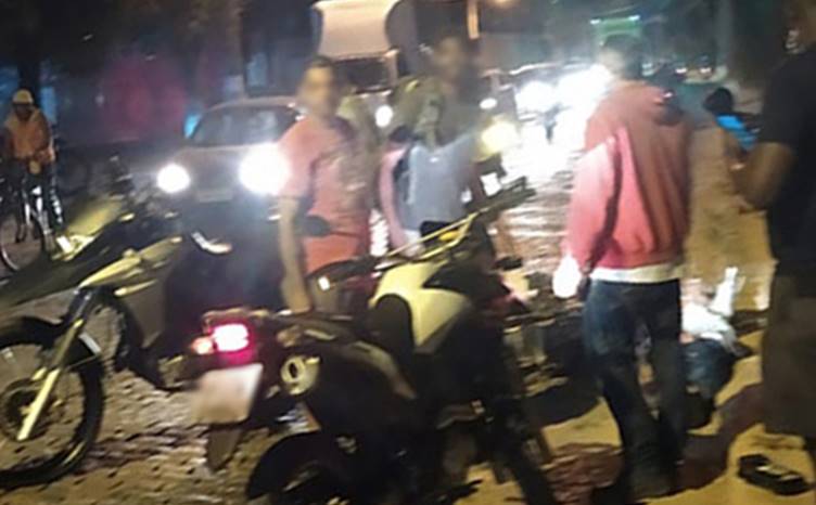 Acidente com três motos em Cataguases deixa quatro pessoas feridas