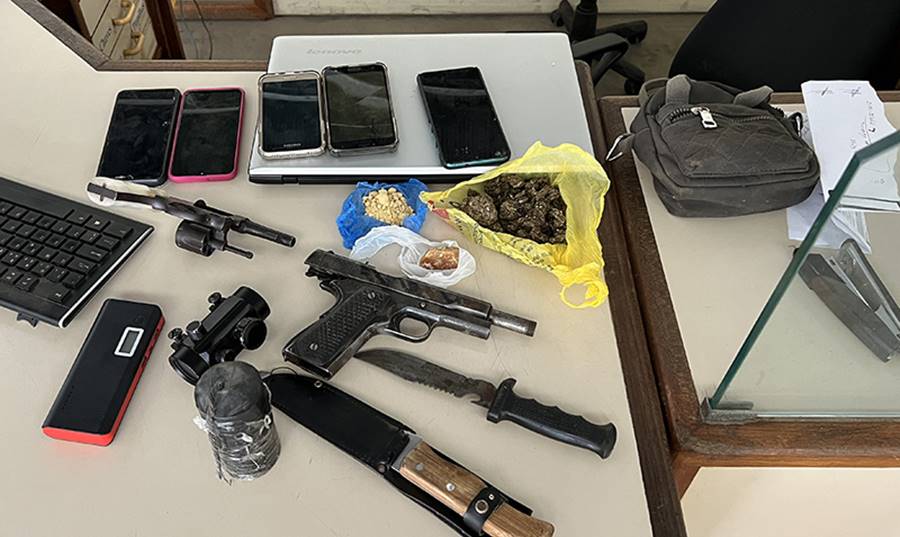 Perseguição policial e troca de tiros em Cataguases termina com quatro presos