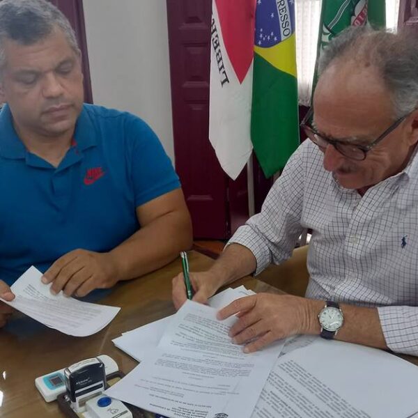 Prefeito Pedro Augusto assina decreto regulamentando Bolsa Atleta e Bolsa Técnico em Leopoldina