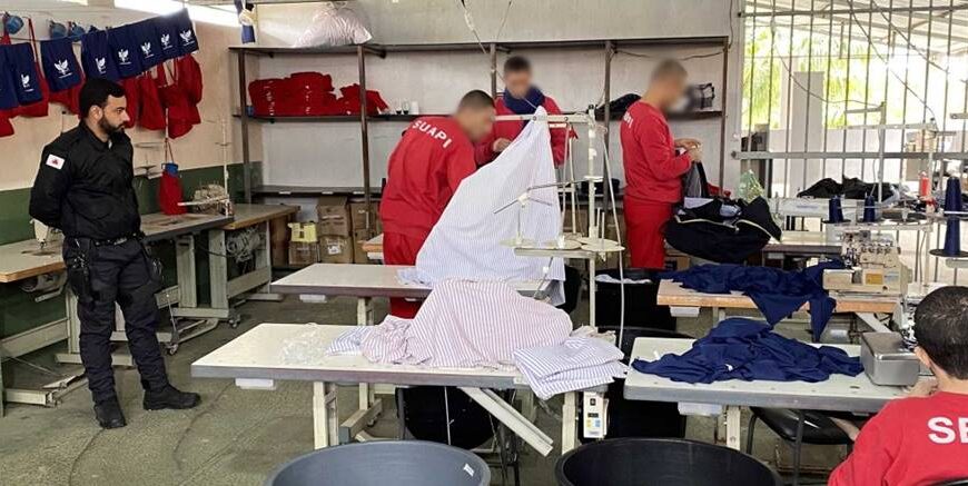 Detentos produzem uniformes para alunos das escolas de Viçosa