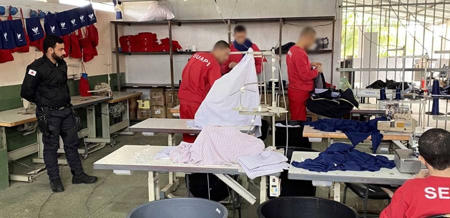 Detentos produzem uniformes para alunos das escolas de Viçosa