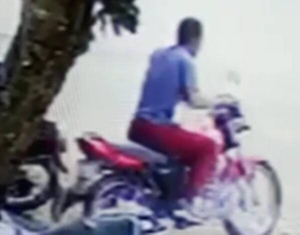 Leopoldinense pede ajuda para encontrar moto furtada em Cataguases; VÍDEO