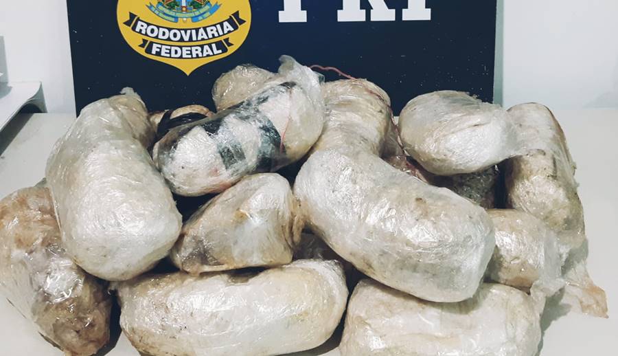 PRF apreende 7 kg de crack e prende motorista durante fiscalização em Leopoldina