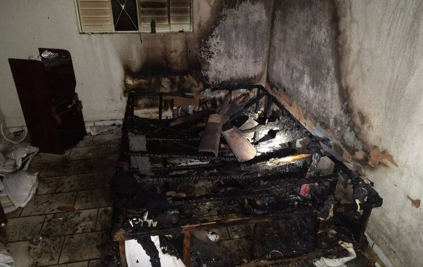Incêndio causa destruição em residência e mobiliza Corpo de Bombeiros e Defesa Civil em Recreio