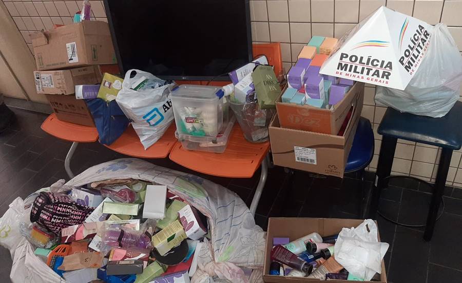 PM prende dois homens em flagrante furtando casa em Leopoldina