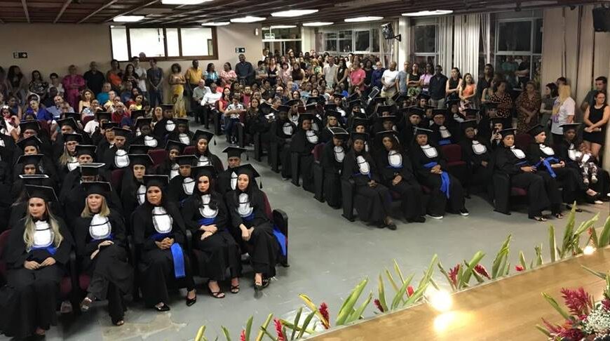 Escola Sebastião Silva Coutinho realiza cerimônia de formatura dos cursos técnicos de Administração e Logística